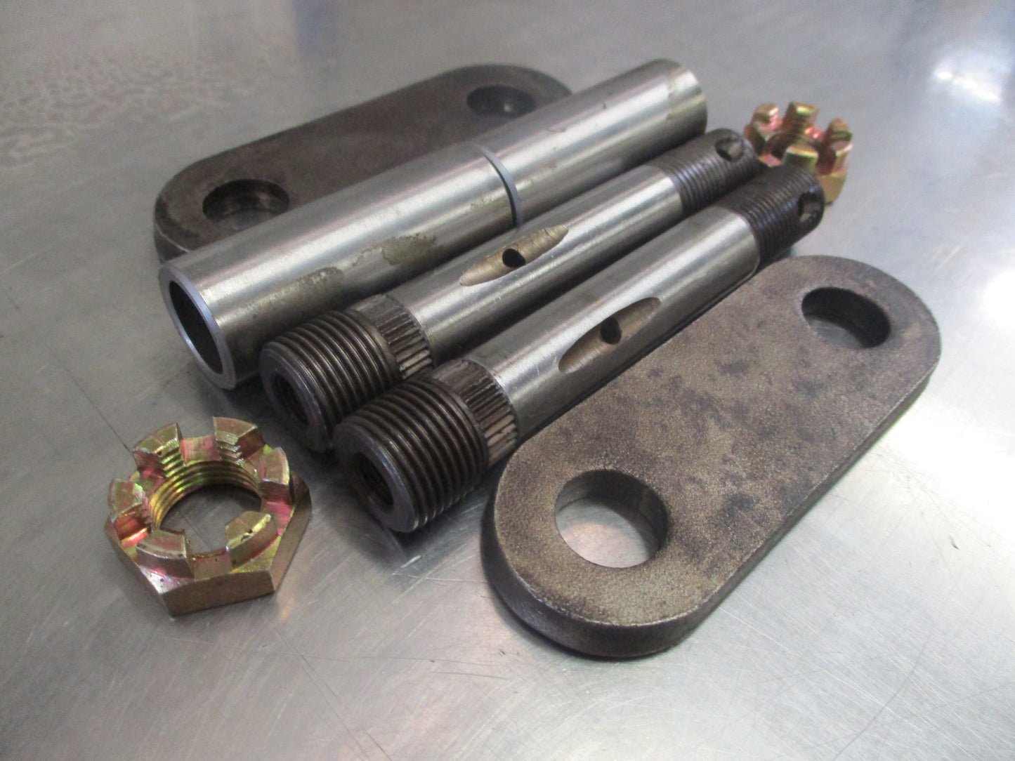 Mitoyo Front Greaseable Shackle Suits Nissan MQ Patrol New Part