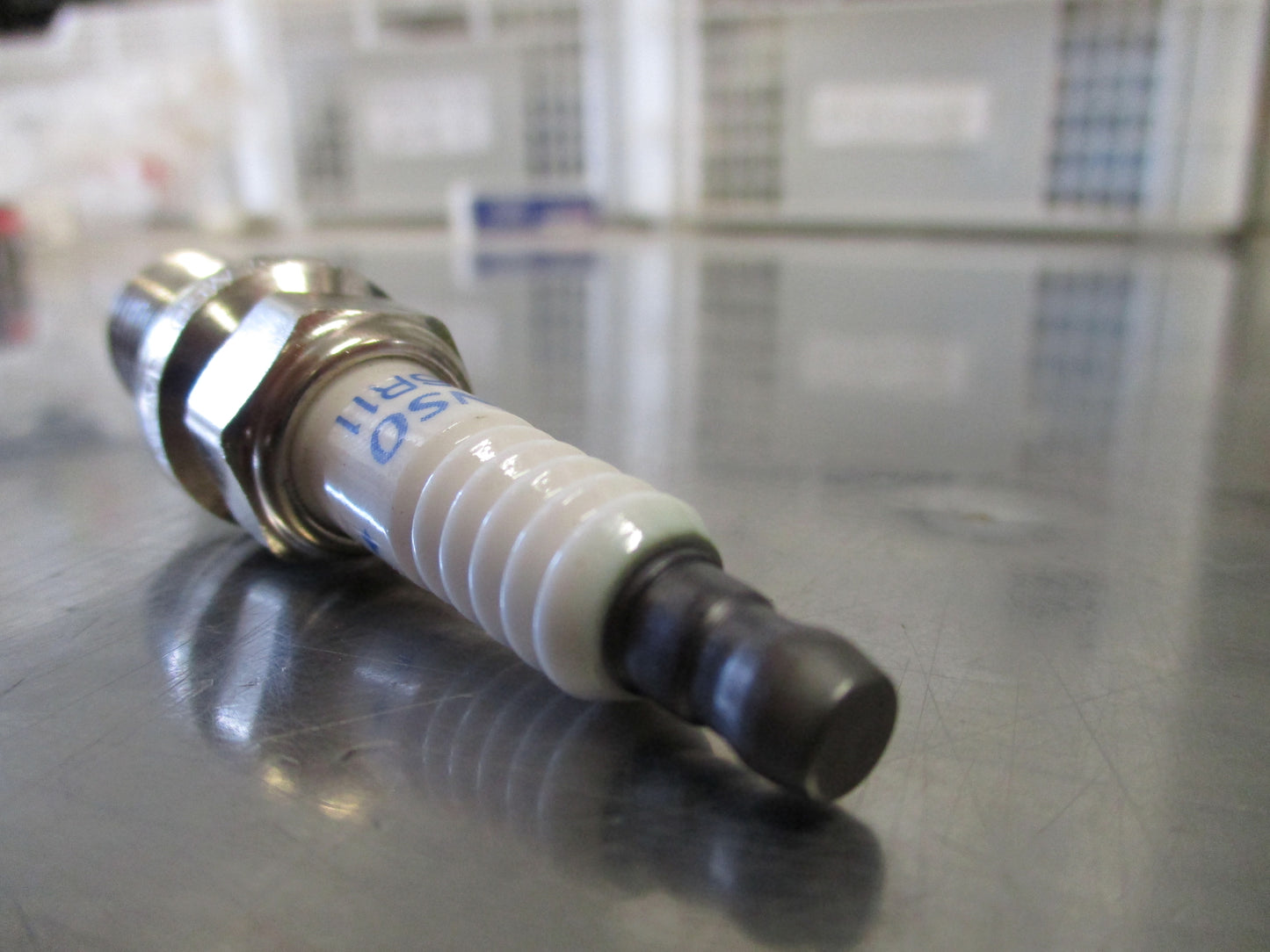 Denso Spark Plug Suits Toyota Yaris-Corolla/Hyundai Sonata/Mitsubishi Pajero New Part