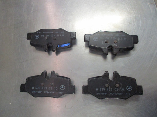 Mercedes Benz Vito W639 Genuine Rear Brake Disc Pad Set New Part