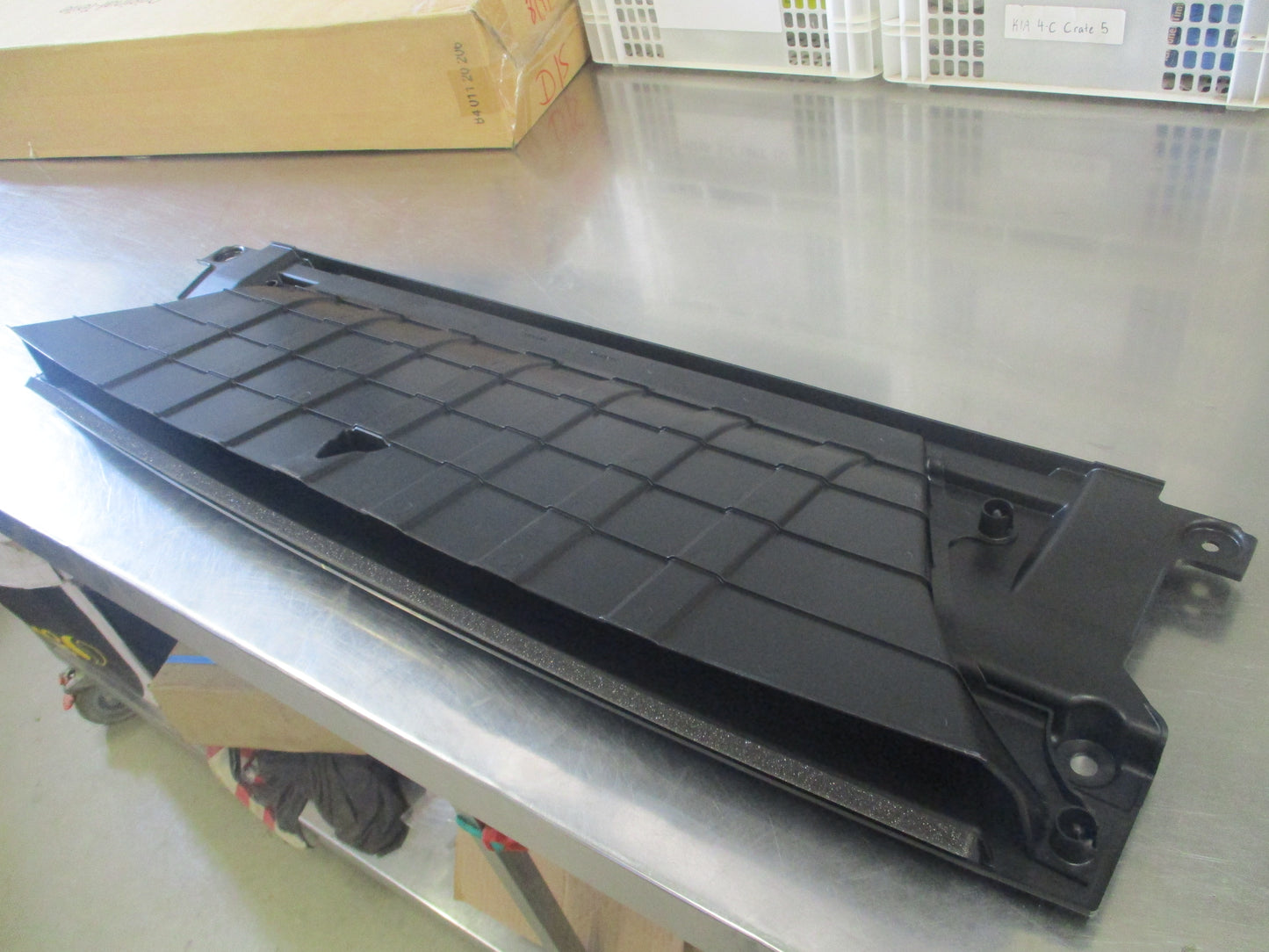 Nissan Navara NP300 Genuine Lower Radiator Seal New Part