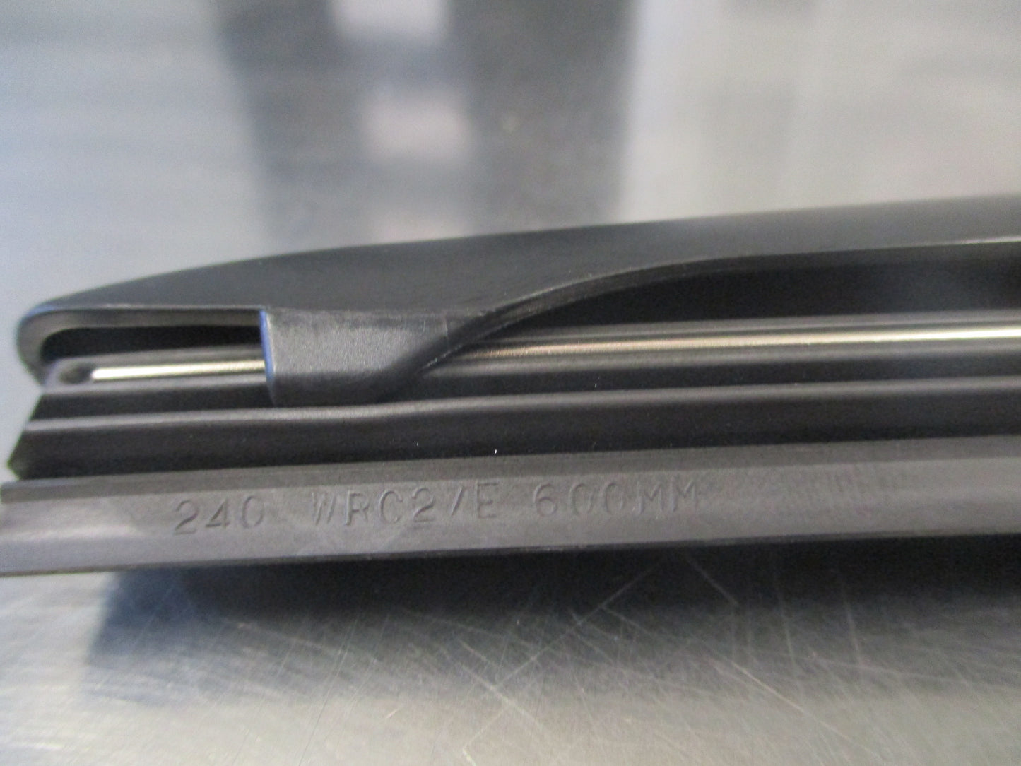 Holden Acadia Genuine Drivers Front Wiper Blade 600mm New Part