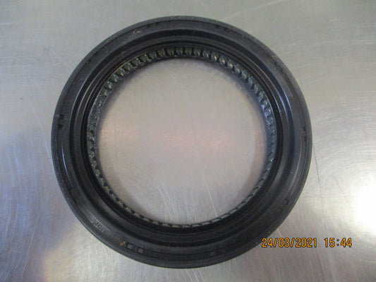 Nissan Suits Various Models Genuine Transfer Case Output Shaft Seal New Part