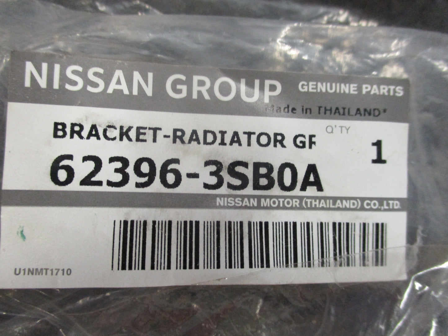 Nissan Pulsar Genuine Right Hand Radiator Grille Bracket New Part