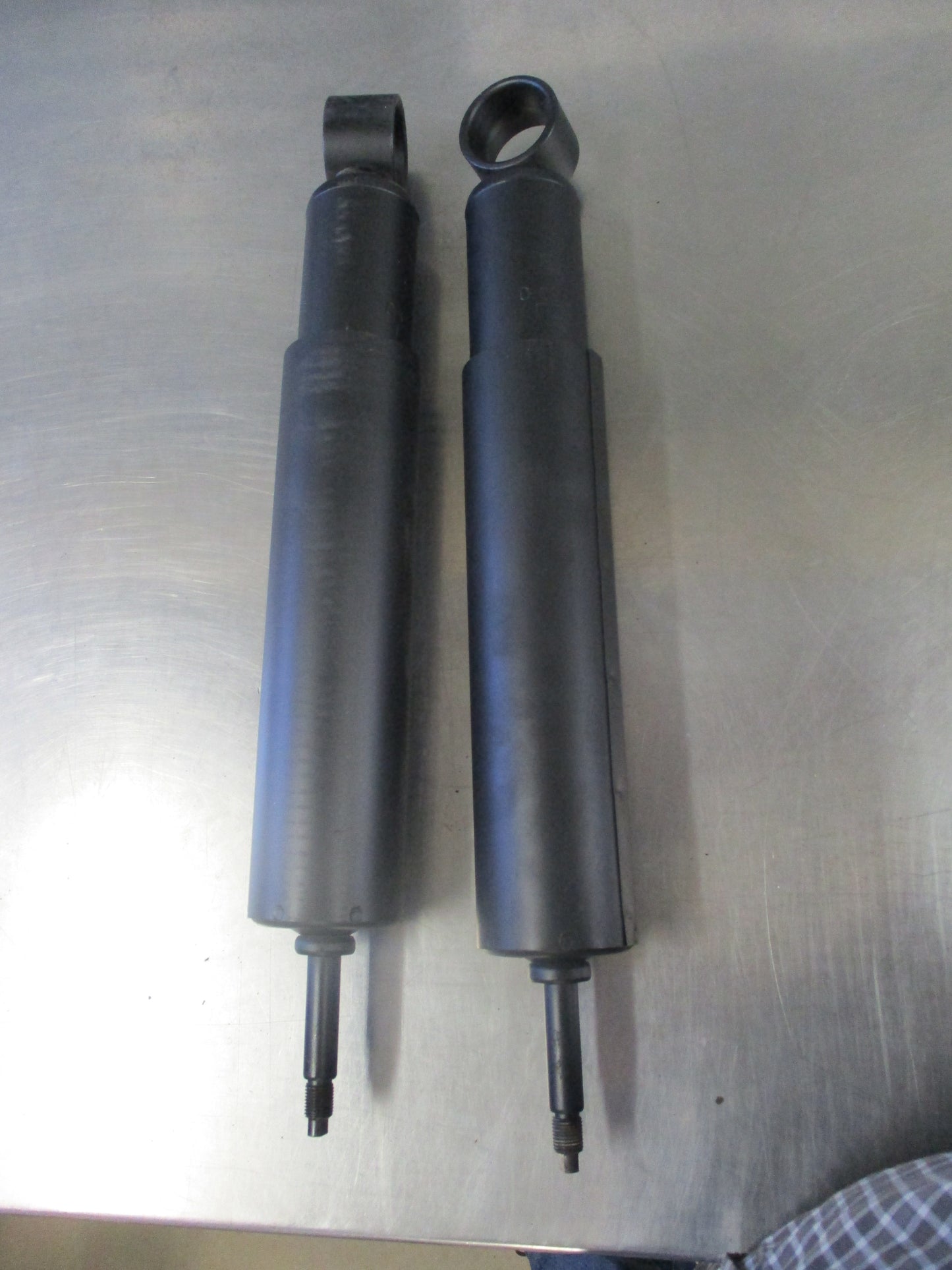 Isuzu FTR Truck Genuine Front Shock Pair New Part