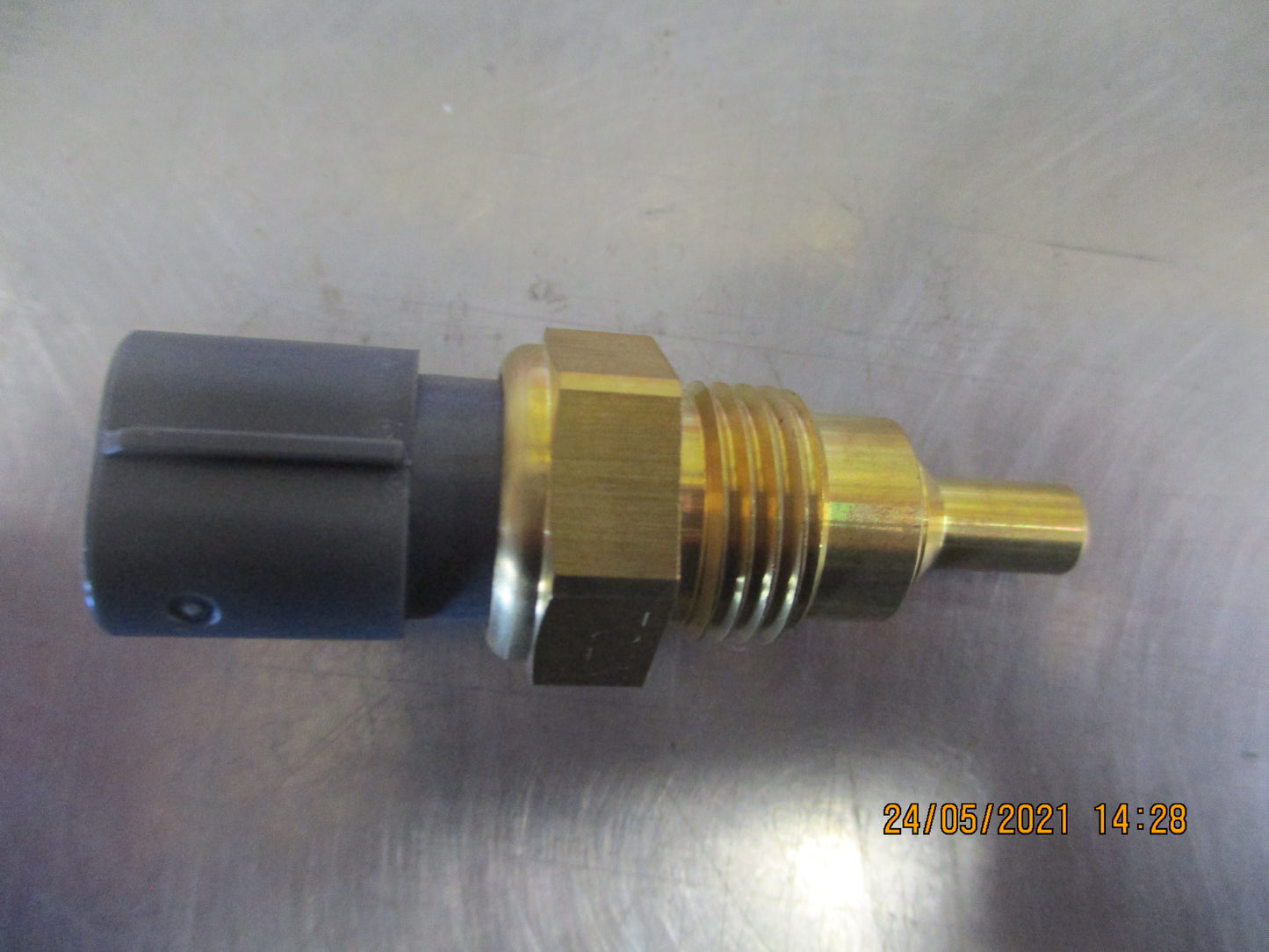 Isuzu NPR Genuine Water Temperature Sensor New Part
