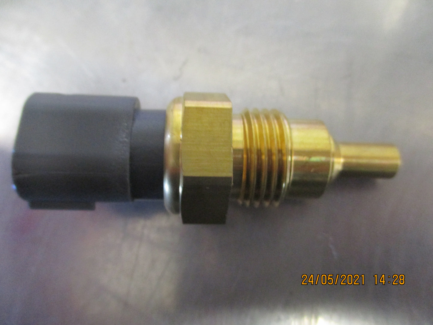 Isuzu NPR Genuine Water Temperature Sensor New Part