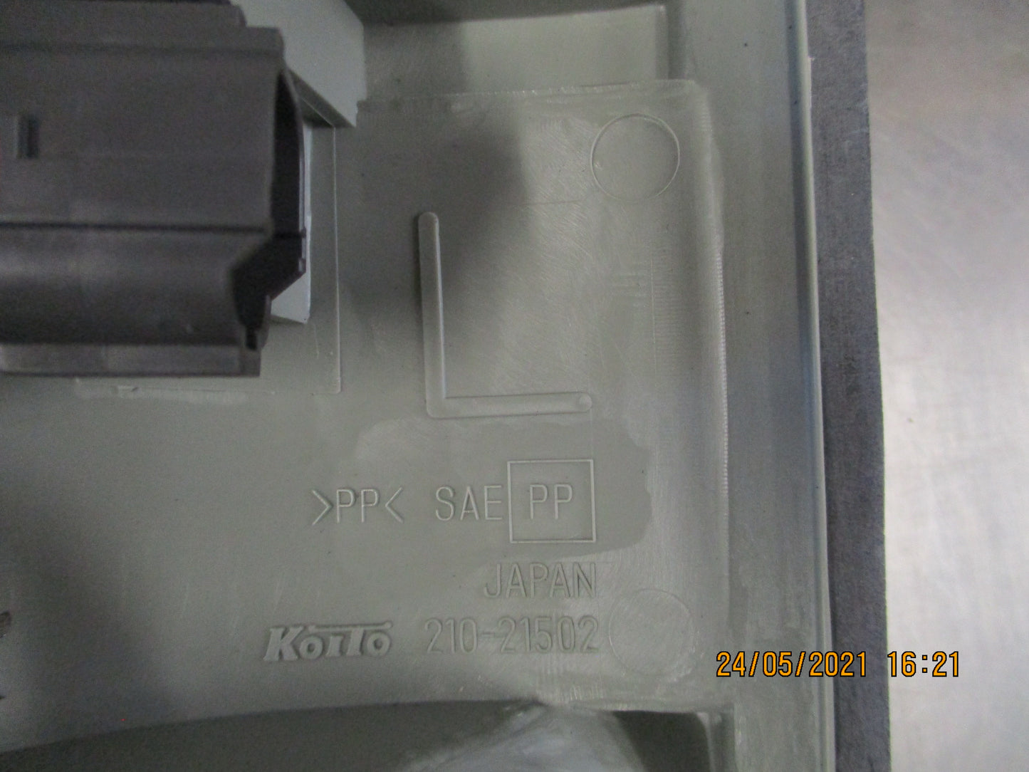 Isuzu NKR/NQR Genuine Front Left Hand Lamp Assembly New Part