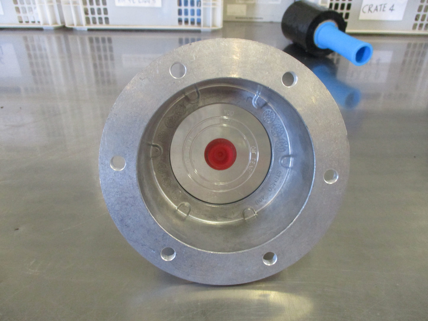 Isuzu FVD32 Genuine Front Hub Cap New Part