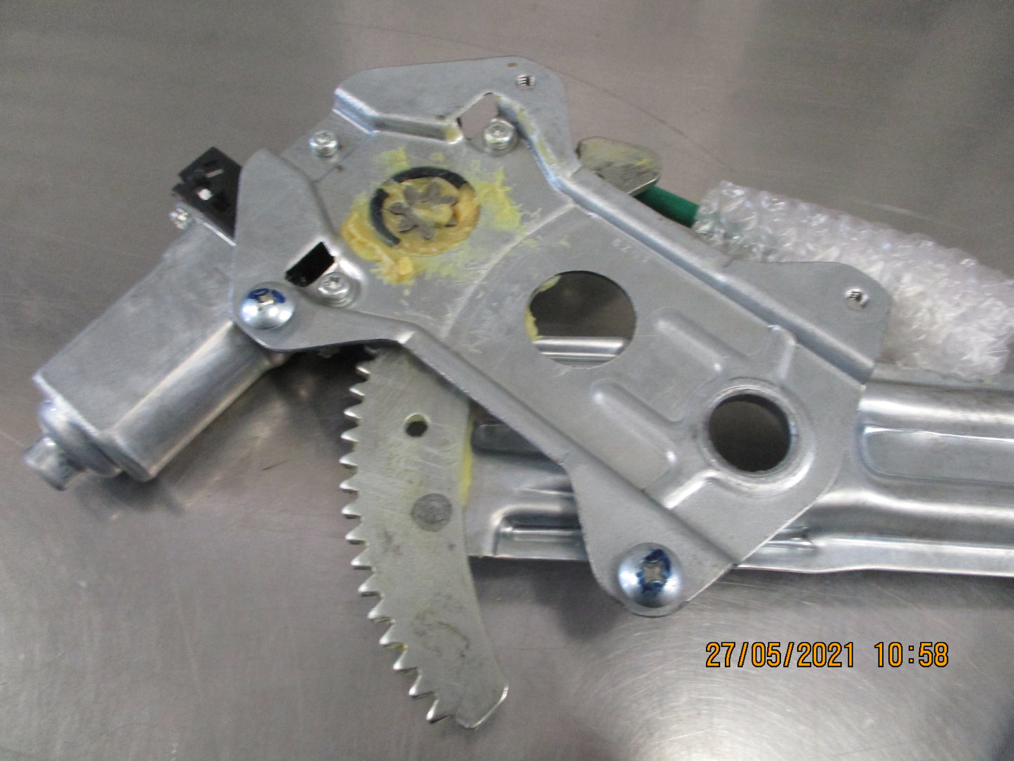 Suzuki Alto Genuine Front Left Regulator Assembly New Part