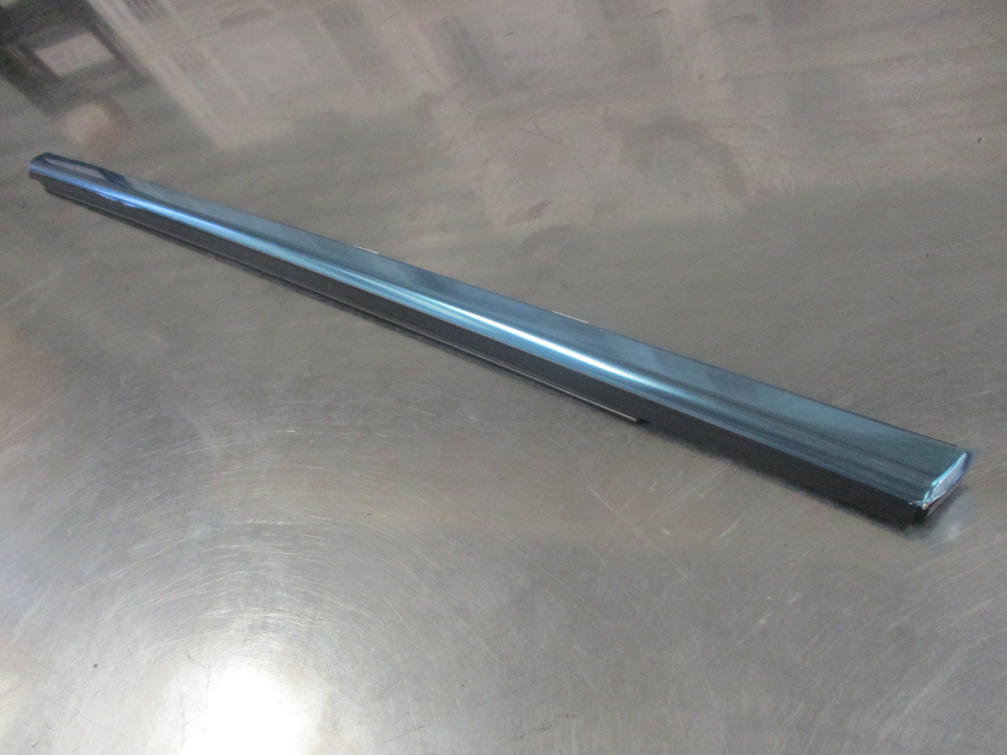Holden Trax Genuine Left Hand Rear Door Chrome Belt Moulding New Part