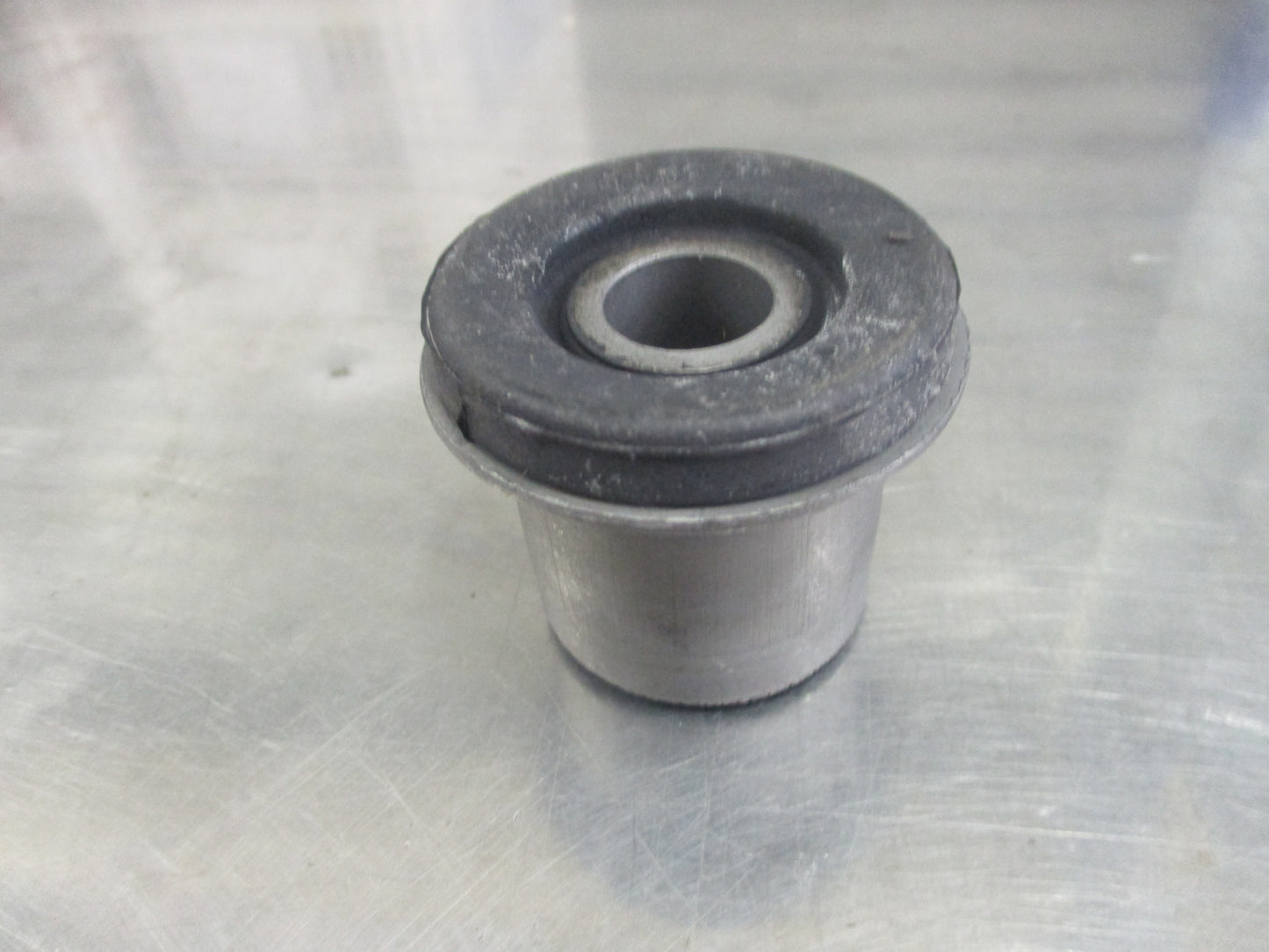 Isuzu NKR/NPR Genuine Front Leaf Spring Bracket Bushing New Part