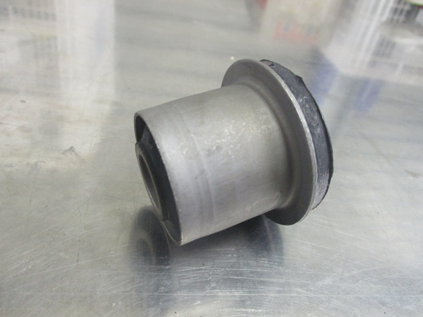 Isuzu NKR/NPR Genuine Front Leaf Spring Bracket Bushing New Part