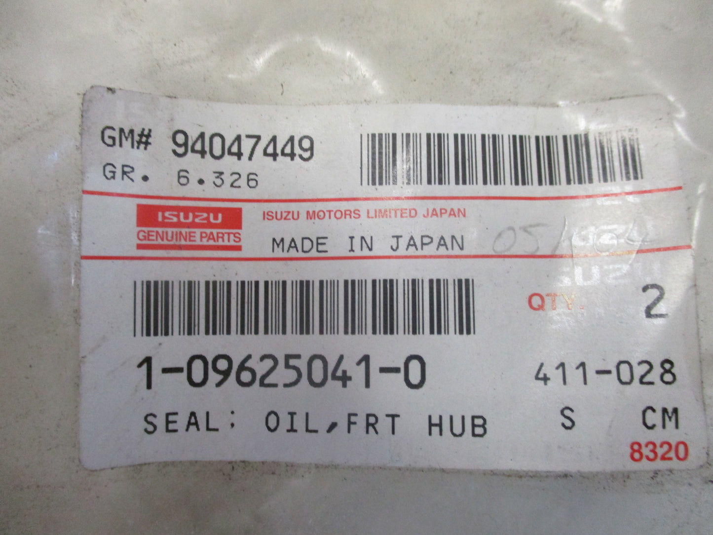 Isuzu CXZ81K Genuine Front Hub Oil Seal Pair New Part