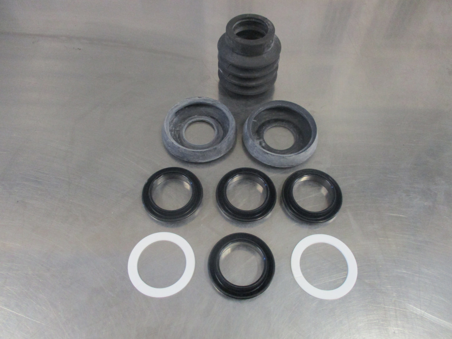 Isuzu FSR Genuine Brake Cylinder Repair Kit New Part