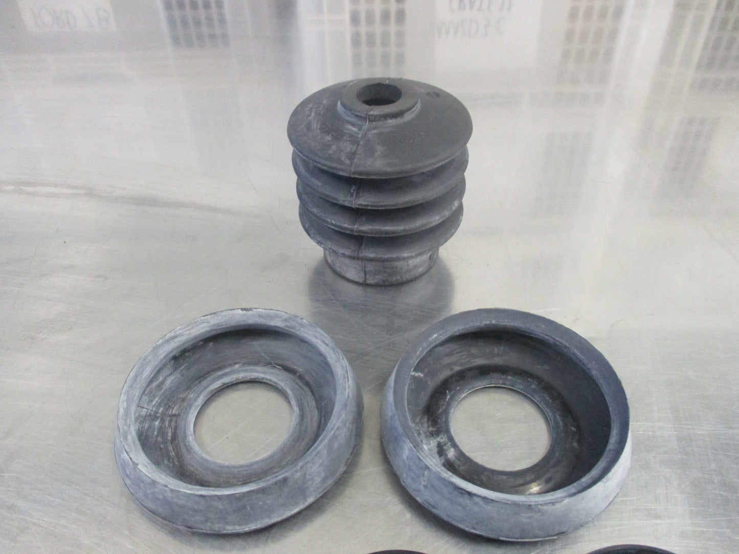 Isuzu FSR Genuine Brake Cylinder Repair Kit New Part