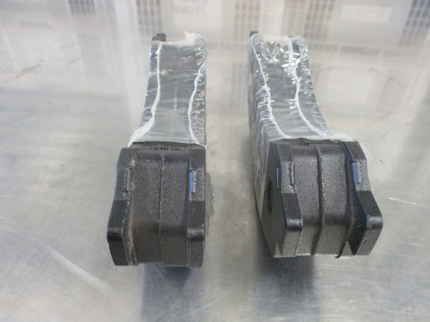 Isuzu NPR Genuine Front Disc Brake Pad Set New Part
