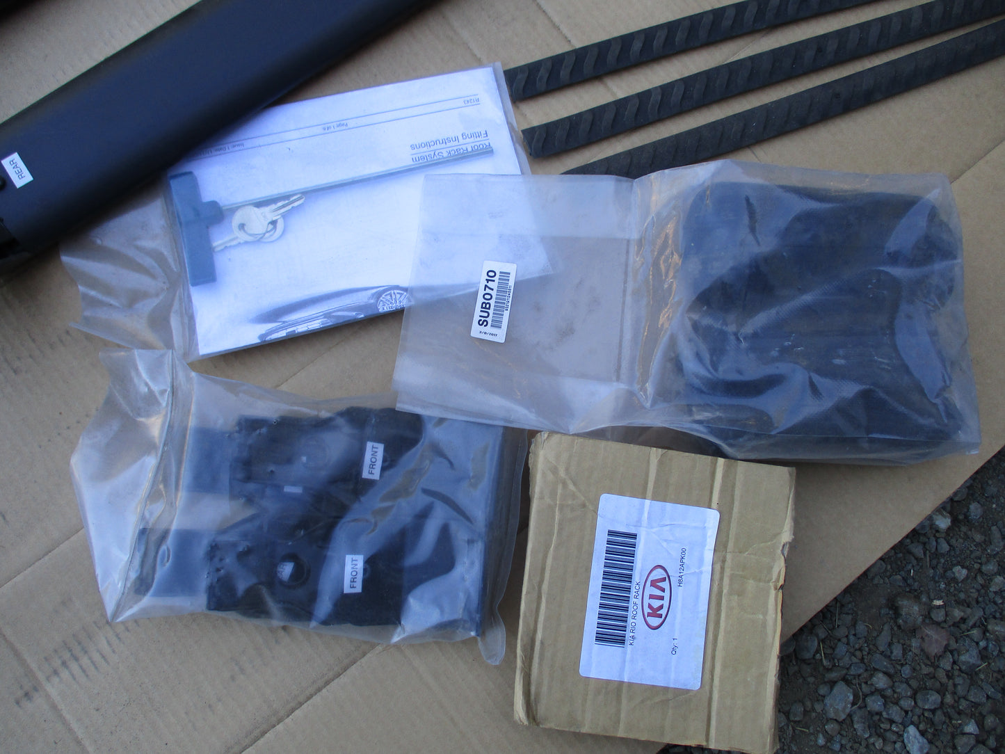 Kia Rio YB Genuine Lockable Roof Rack Carry Bar New Item