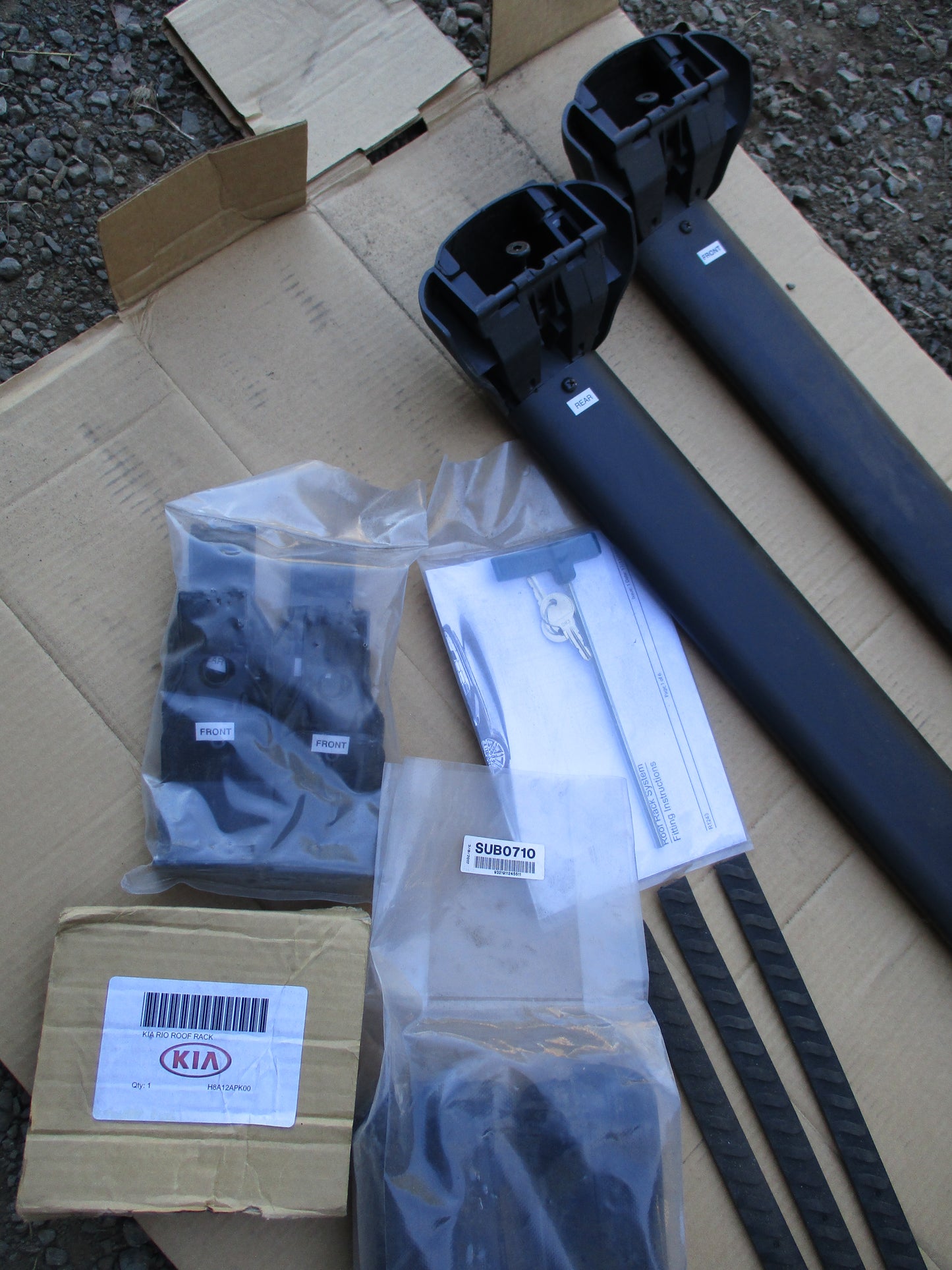 Kia Rio YB Genuine Lockable Roof Rack Carry Bar New Item