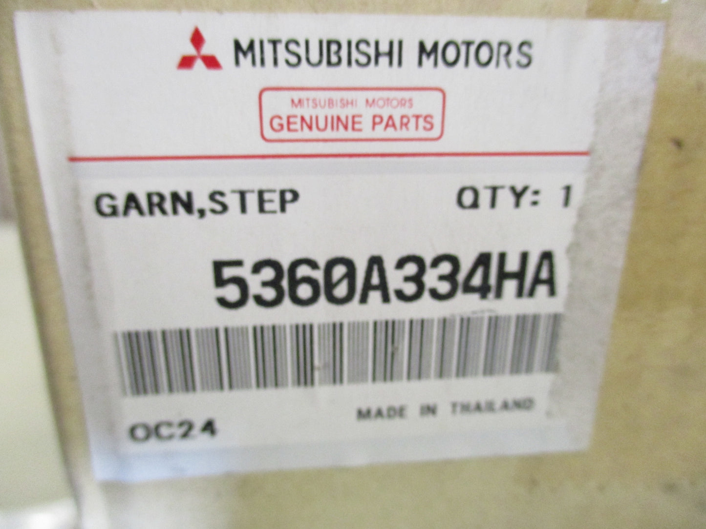 Mitsubishi Triton Genuine Right Front Side Step End Cap New Part