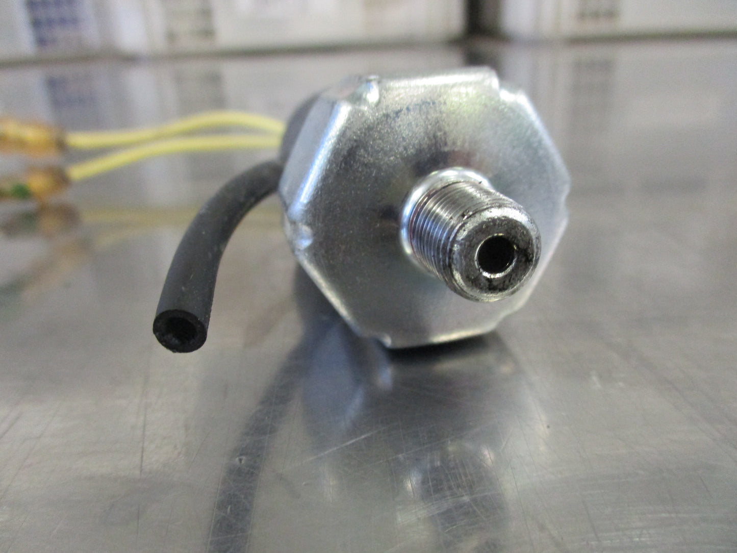 Isuzu Genuine Oil Pressure switch Suits Hitachi/Kobelco Excavators New Part