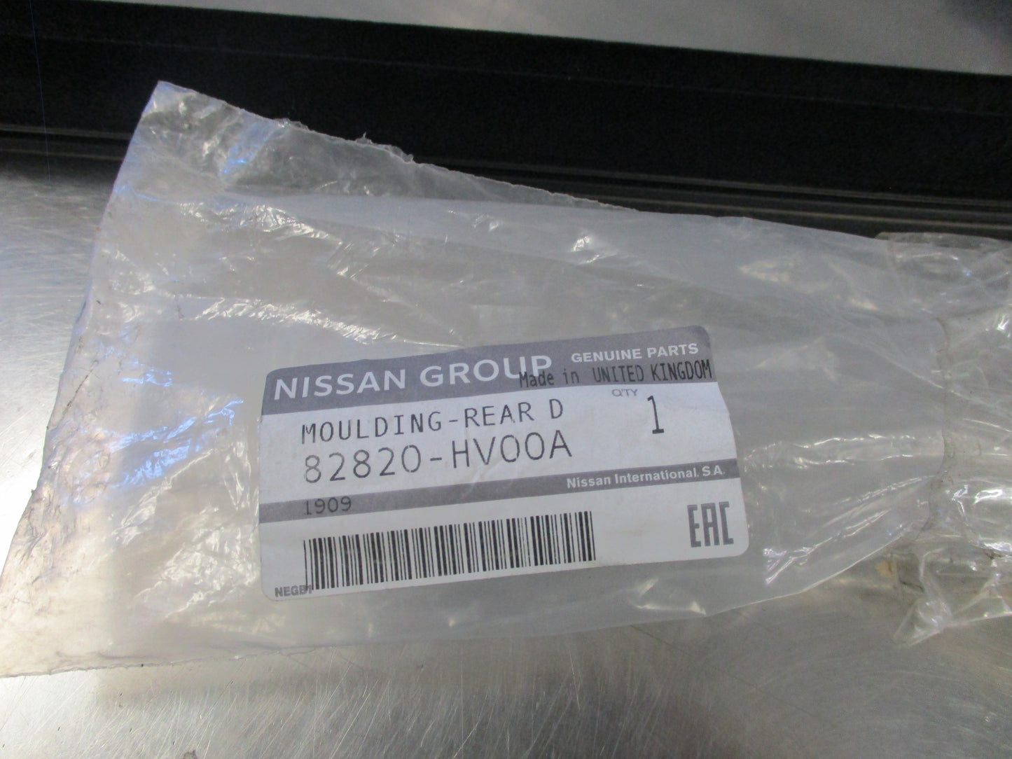 Nissan Qashqai Genuine Rear Right Door Moulding New Part