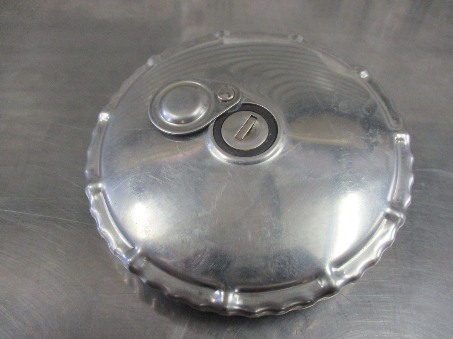 Isuzu Giga Genuine Locking Fuel Tank Cap New Part