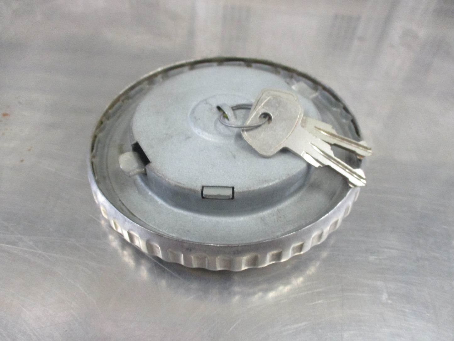 Isuzu Giga Genuine Locking Fuel Tank Cap New Part
