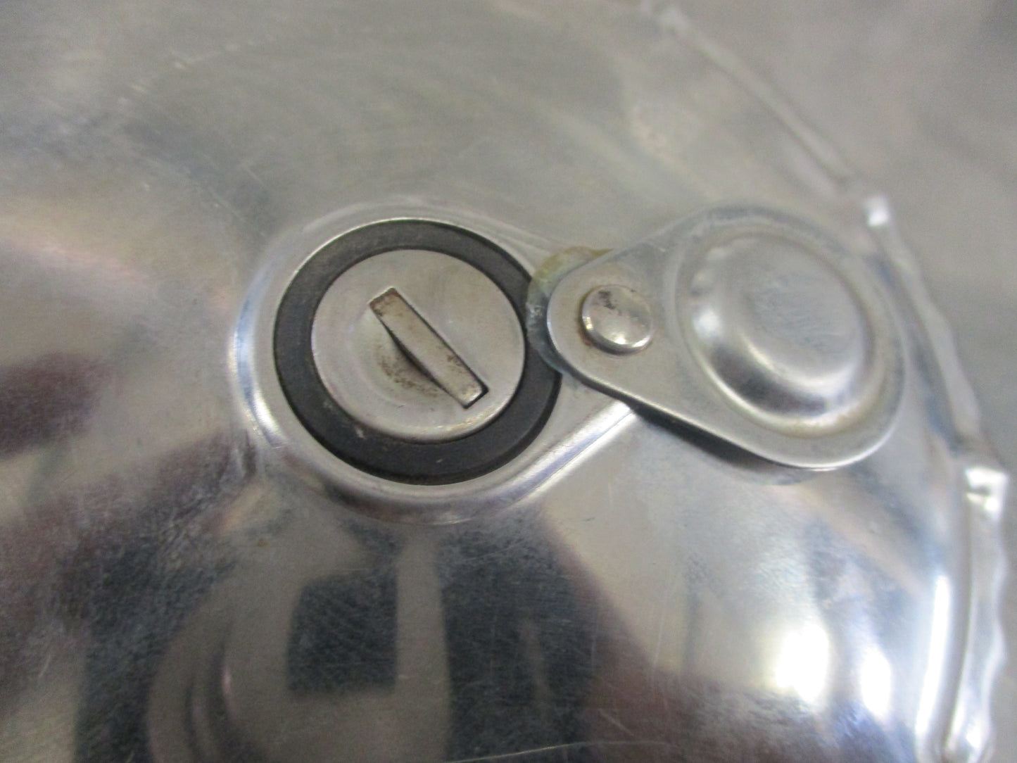 Isuzu Giga Genuine Locking Fuel Tank Cap New Part