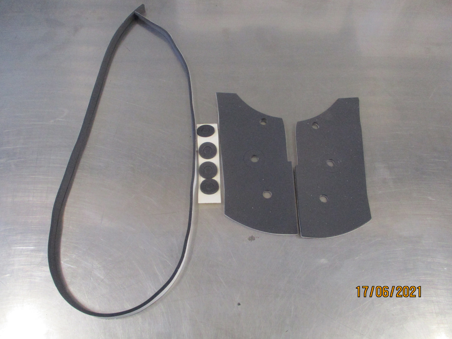 Holden VZ VY Commodore/Calais/Monaro Genuine Rear End Spoiler Seal Kit New Part