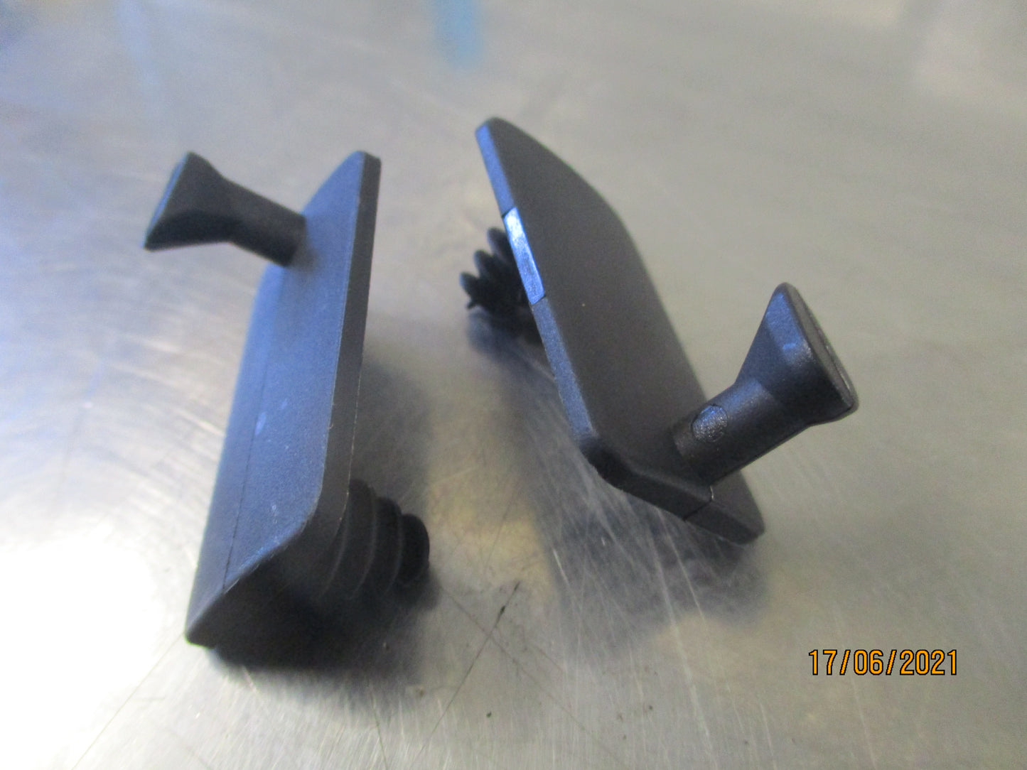 Holden Various Models Genuine Mat Set Mounting To Carpet Kit 4Pack New Part