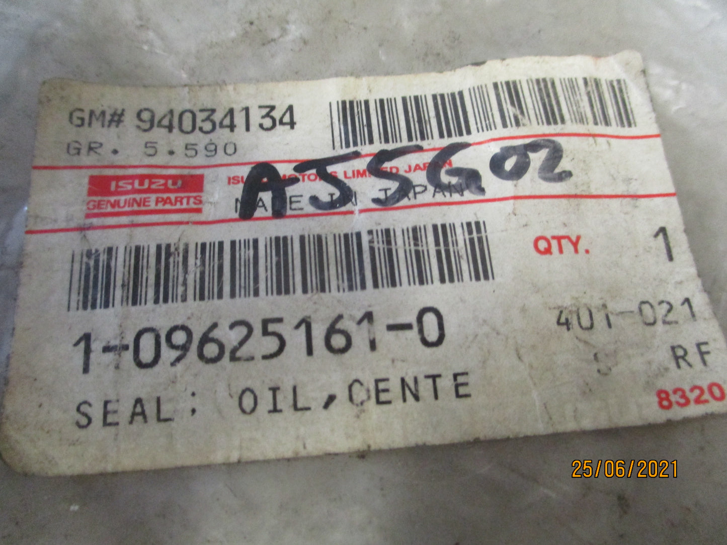 Isuzu NPR/NQR Genuine Oil Seal New Part