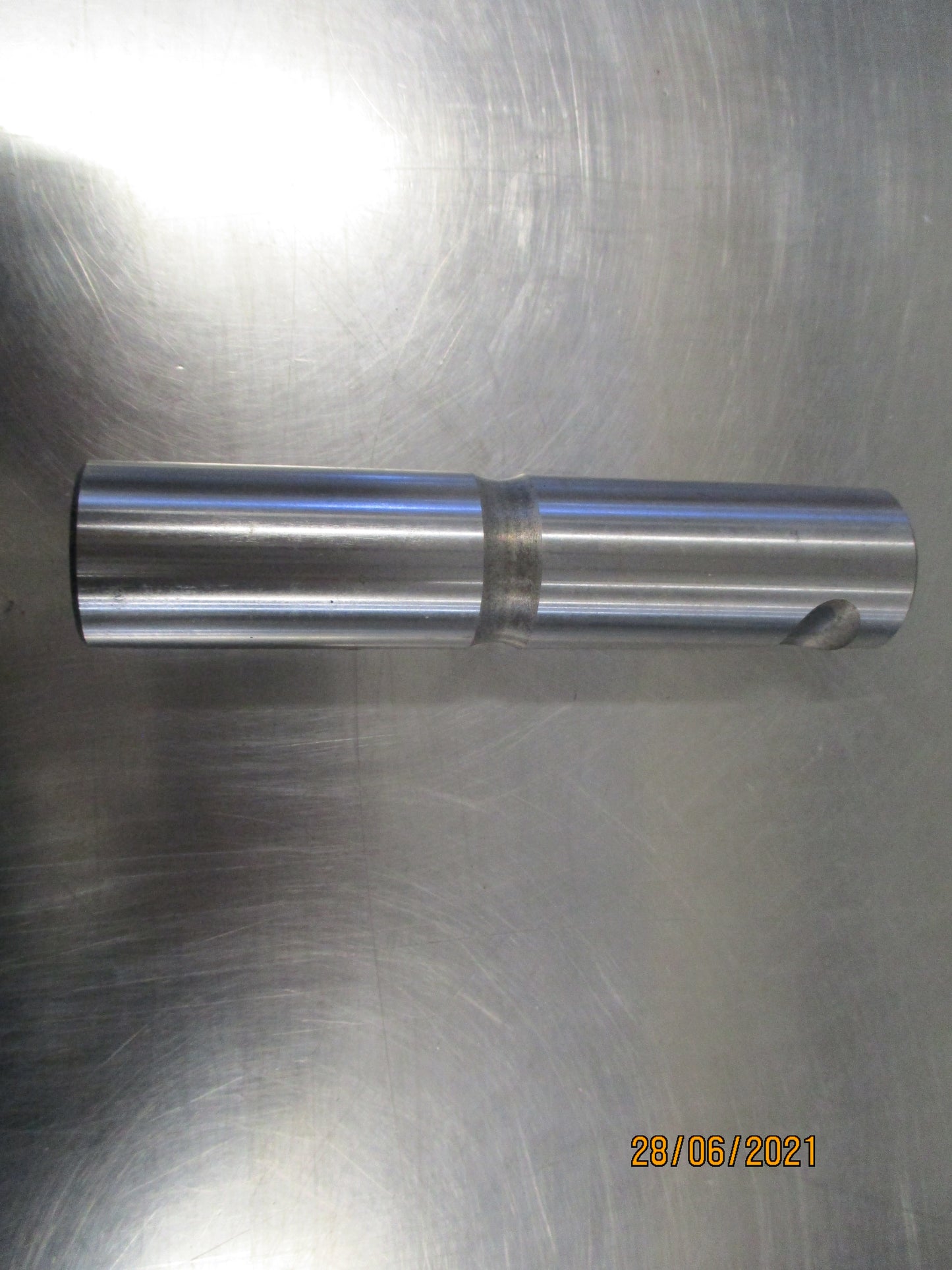 ISUZU FSR 6BD1 Genuine Rear Spring Pin New Part
