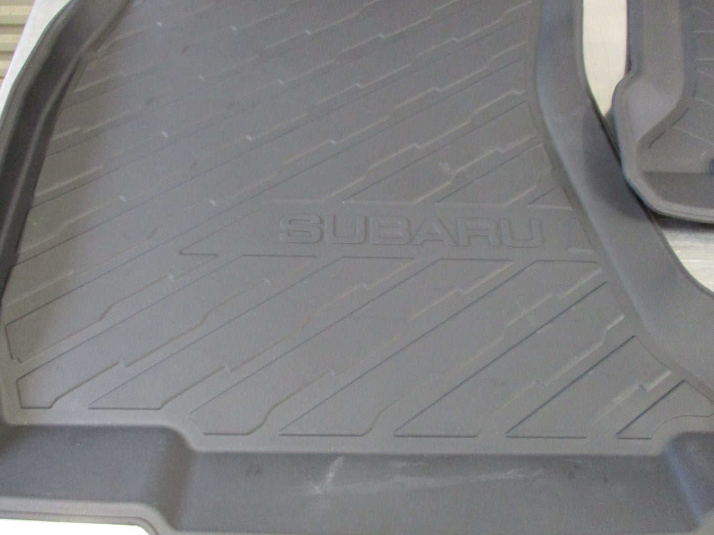 Subaru Forester Genuine Moulded Rubber Floor Mat Set New Part