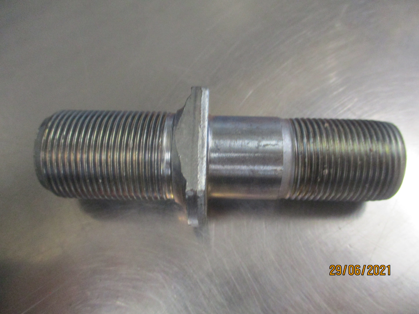 Isuzu FSS/FTS Genuine Front Axle Wheel Pin New Part