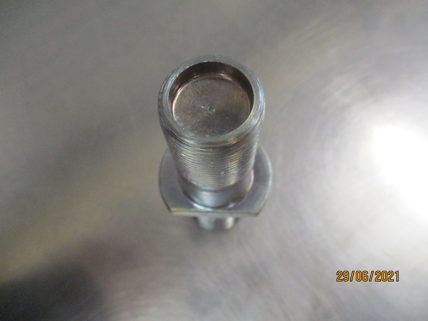 Isuzu FSS/FTS Genuine Front Axle Wheel Pin New Part