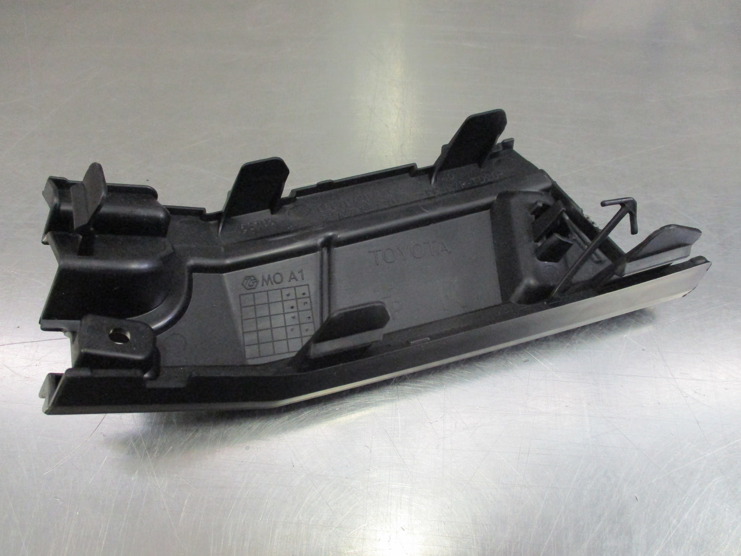 Toyota Kluger Genuine Right Front Bumper Hole Cover New Part