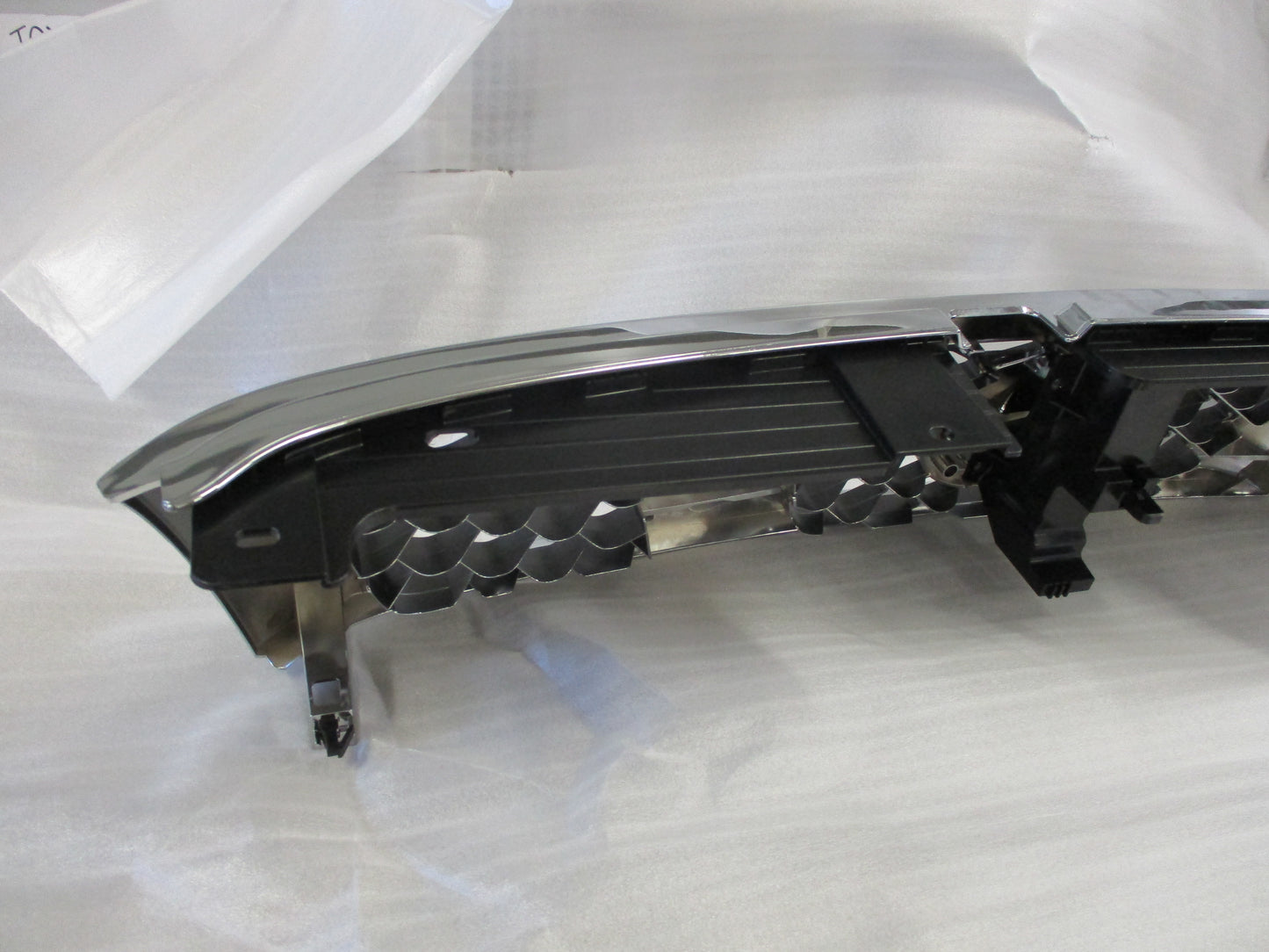 Nissan GU Patrol Series 3 Wagon Genuine Front Chrome Radiator Grille New Part