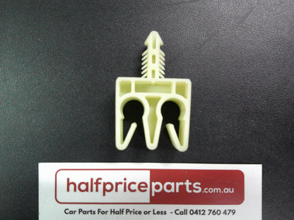Holden PJ Astra Genuine Wire And Lead Holder Plug New Part