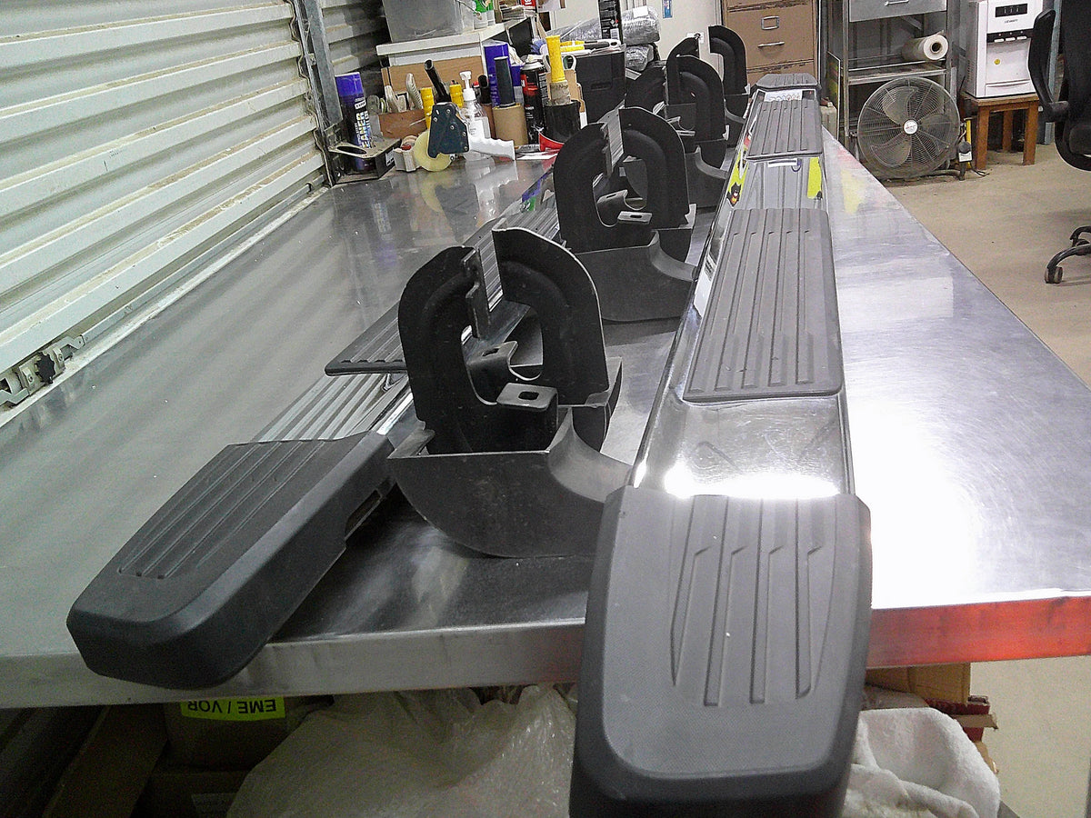 Holden GM Silverado 1500 Genuine Side Steps With Brackets Sold As Pair Only (No Bolts) Used Part VGC