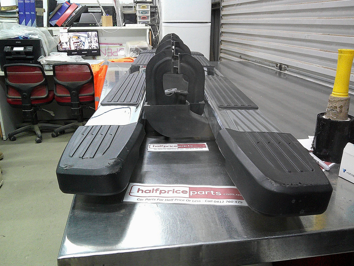 Holden GM Silverado 1500 Genuine Side Steps With Brackets Sold As Pair Only (No Bolts) Used Part VGC