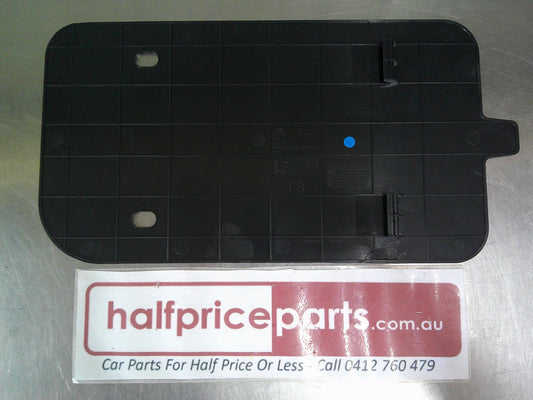 Holden CG Captiva Genuine Rear Seat Arm Rest Cover Plate New Part