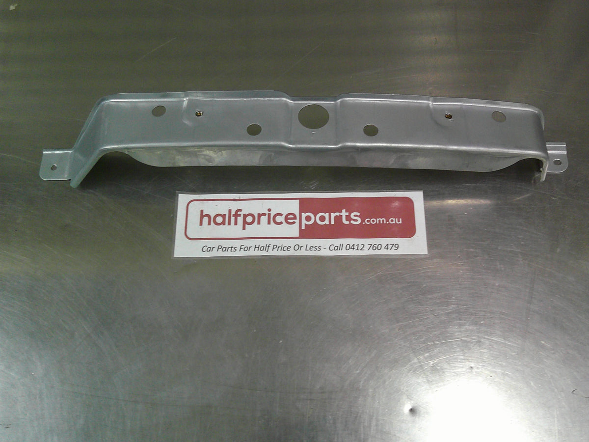 Holden CG Captiva Genuine Left Hand Front Fender Mounting Bracket New Part.