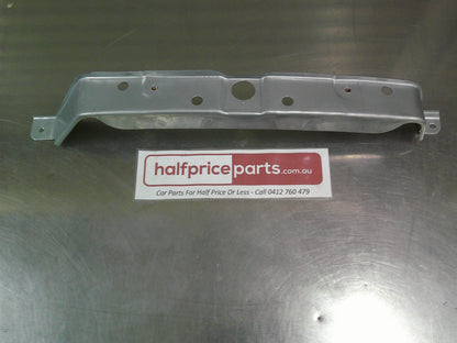 Holden CG Captiva Genuine Left Hand Front Fender Mounting Bracket New Part.