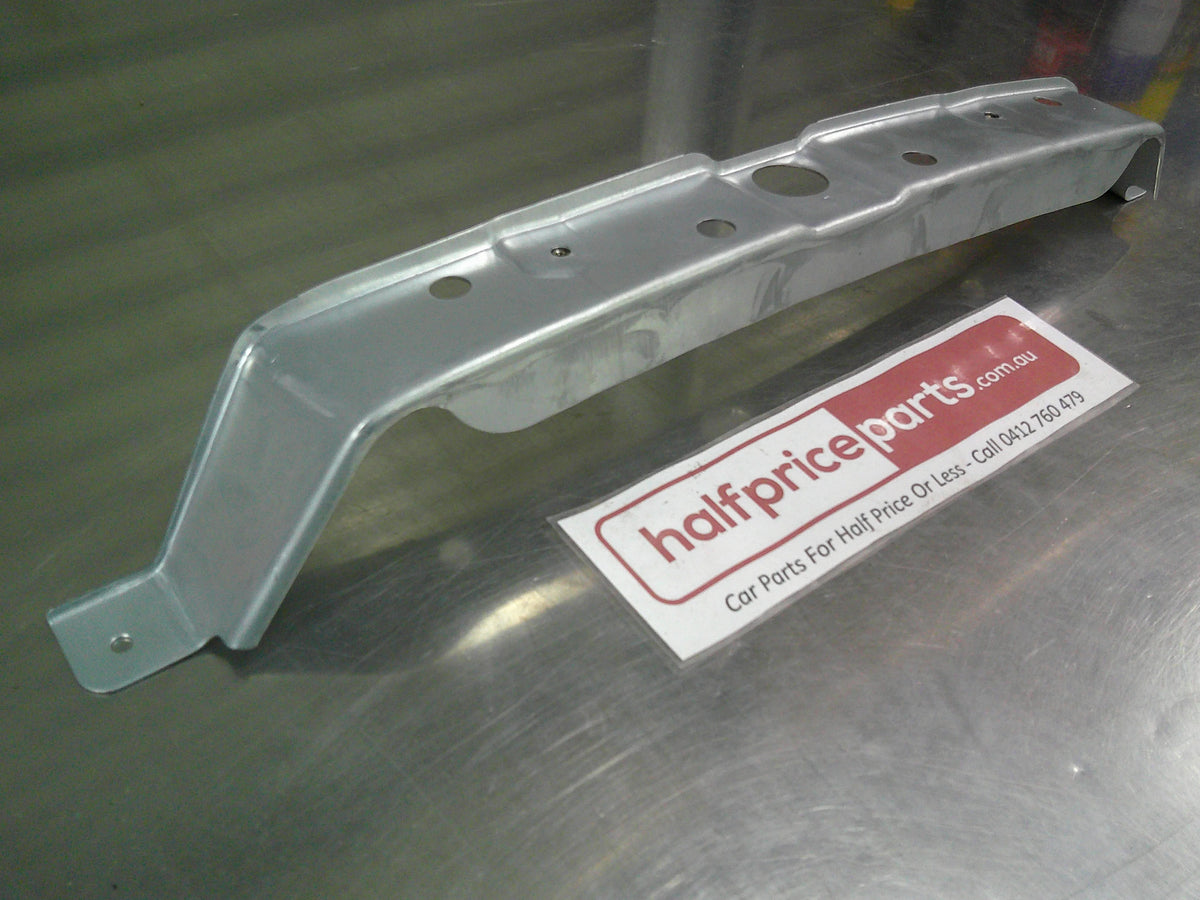 Holden CG Captiva Genuine Left Hand Front Fender Mounting Bracket New Part.