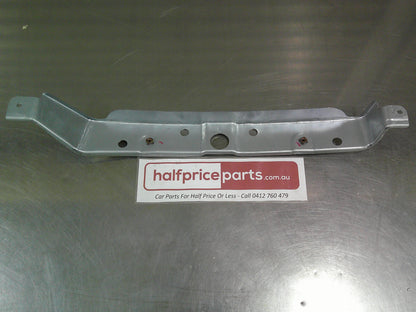 Holden CG Captiva Genuine Left Hand Front Fender Mounting Bracket New Part.