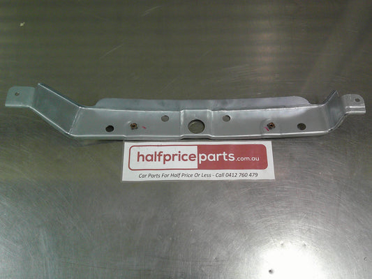 Holden CG Captiva Genuine Left Hand Front Fender Mounting Bracket New Part.