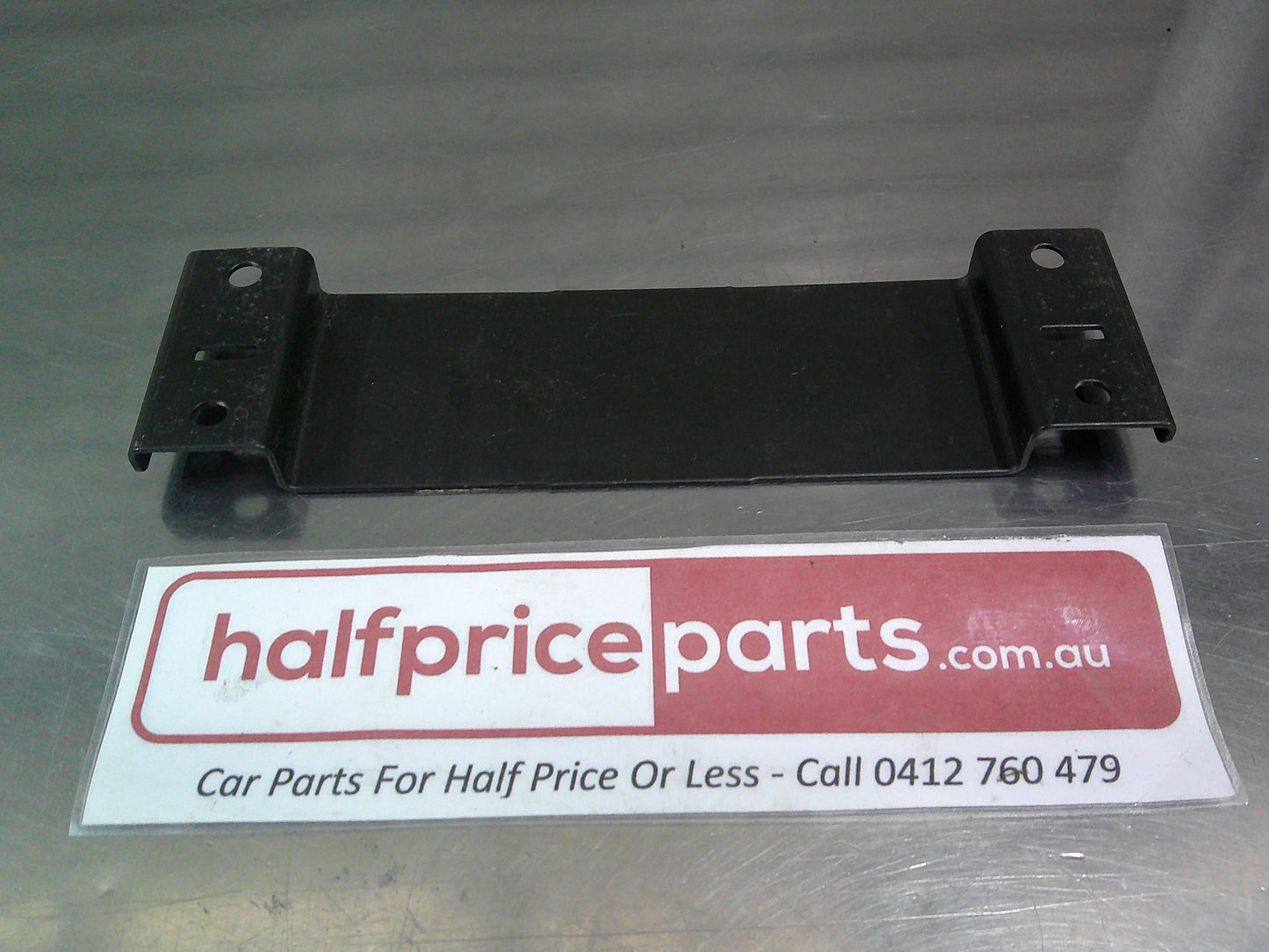 Holden TF Rodeo/ Isuzu D-max Genuine Front Grille Centre Emblem Retainer New Part