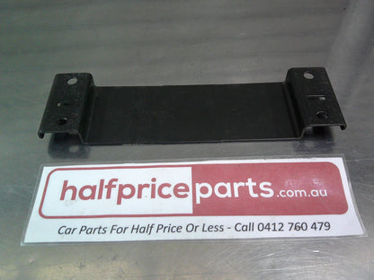 Holden TF Rodeo/ Isuzu D-max Genuine Front Grille Centre Emblem Retainer New Part
