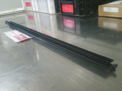 Holden RG Colorado Genuine Right Hand Front Door Seal Strip New Part