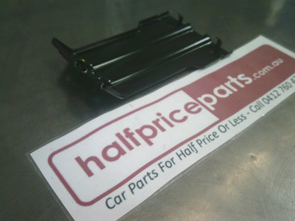 Holden CG Captiva Genuine Left Hand Front Fascia Bracket Lower New Part